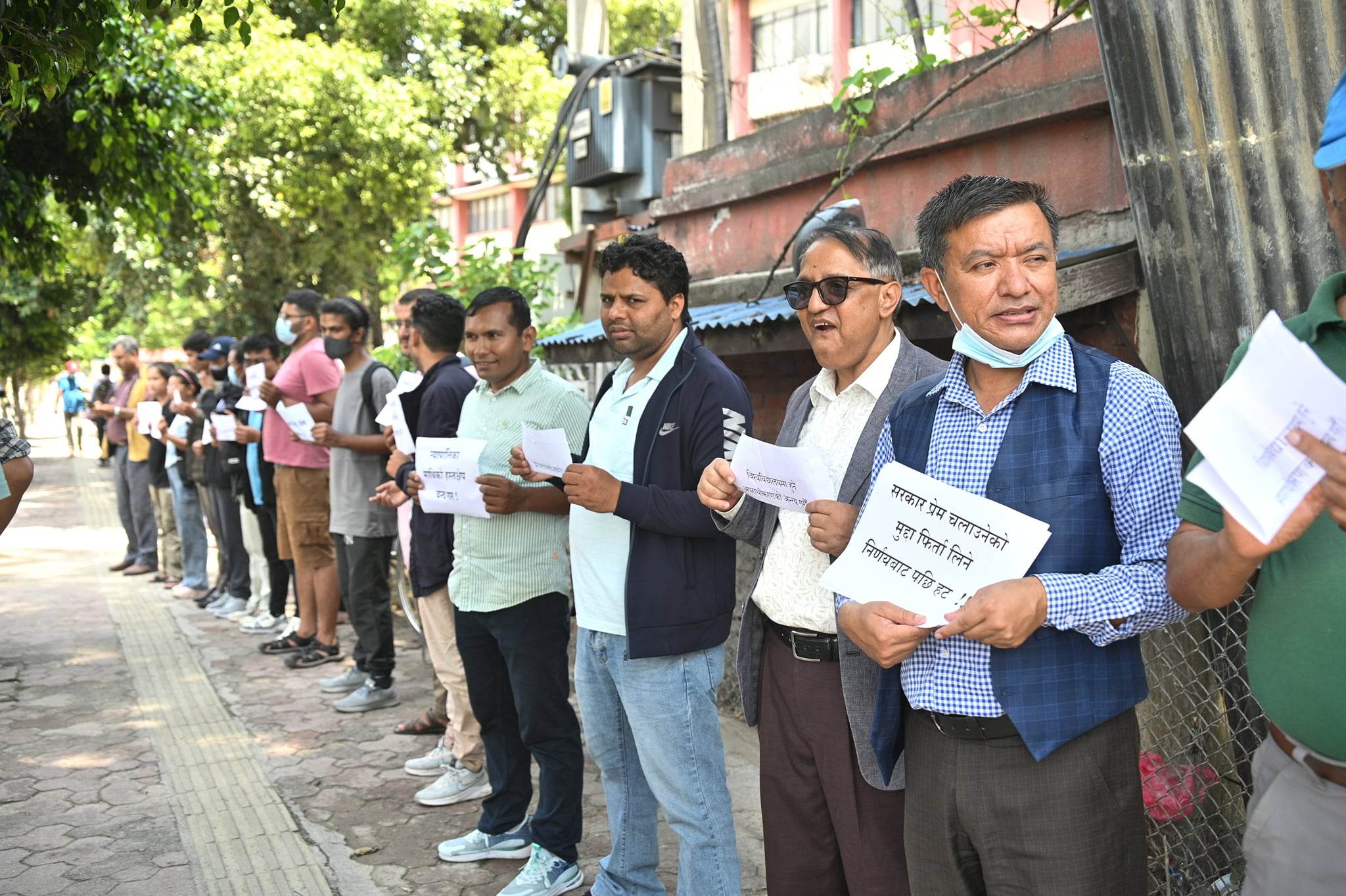 चलाउनेलाई न्याय दिन माग गर्दै काठमाडाैं अदालतअगाडि प्रदर्शन (तस्वीरहरू)